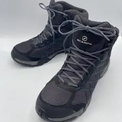美品 SCARPA トレッキングシューズ グレー